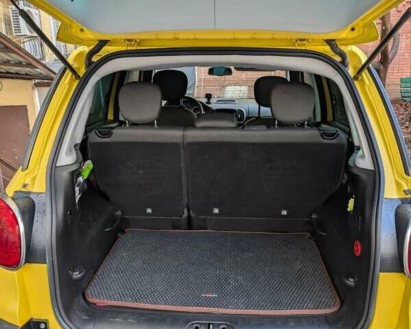 Жовтий Фіат 500L, об'ємом двигуна 1.4 л та пробігом 189 тис. км за 8500 $, фото 8 на Automoto.ua