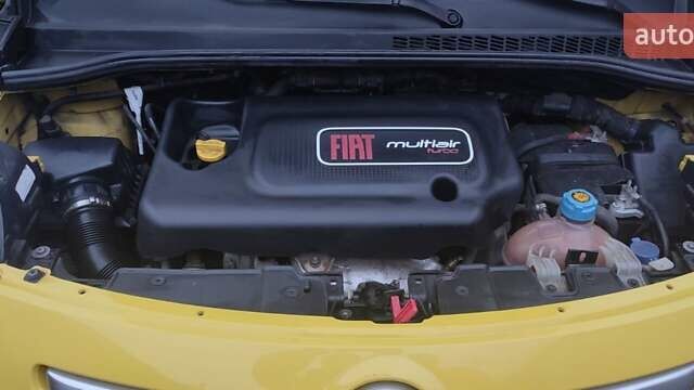 Желтый Фиат 500L, объемом двигателя 1.4 л и пробегом 151 тыс. км за 11100 $, фото 14 на Automoto.ua