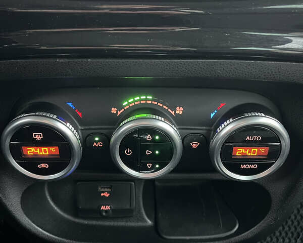 Желтый Фиат 500L, объемом двигателя 1.25 л и пробегом 156 тыс. км за 9850 $, фото 21 на Automoto.ua