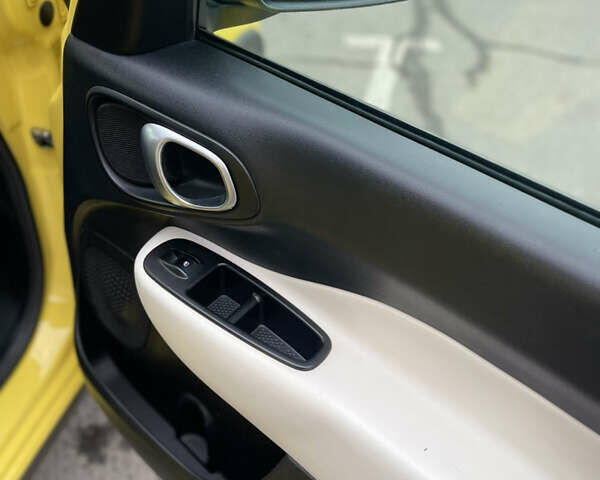 Желтый Фиат 500L, объемом двигателя 1.25 л и пробегом 156 тыс. км за 9850 $, фото 16 на Automoto.ua