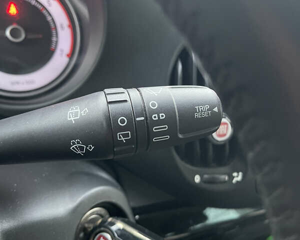 Жовтий Фіат 500L, об'ємом двигуна 1.2 л та пробігом 151 тис. км за 9500 $, фото 26 на Automoto.ua