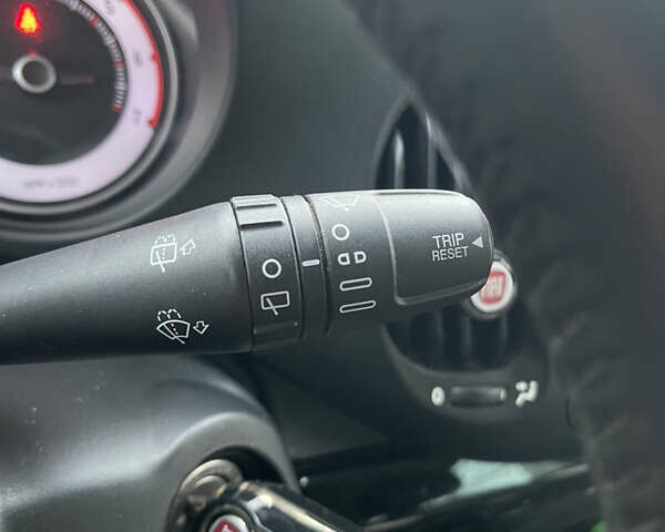 Желтый Фиат 500L, объемом двигателя 1.25 л и пробегом 156 тыс. км за 9850 $, фото 27 на Automoto.ua