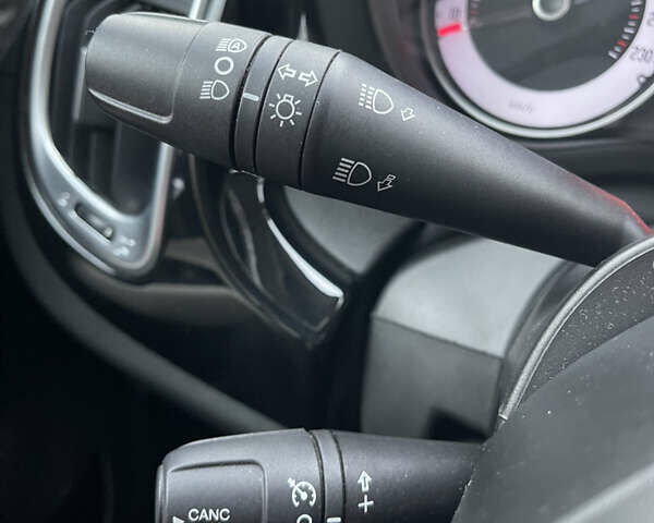 Желтый Фиат 500L, объемом двигателя 1.25 л и пробегом 156 тыс. км за 9850 $, фото 28 на Automoto.ua