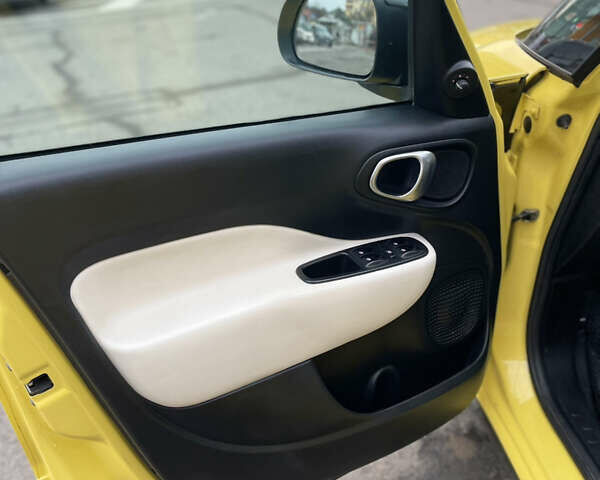 Желтый Фиат 500L, объемом двигателя 1.25 л и пробегом 156 тыс. км за 9850 $, фото 11 на Automoto.ua