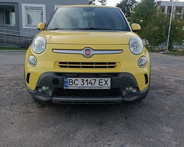 Желтый Фиат 500L, объемом двигателя 1.25 л и пробегом 85 тыс. км за 15000 $, фото 30 на Automoto.ua