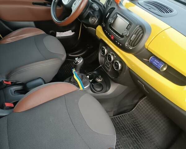 Желтый Фиат 500L, объемом двигателя 1.25 л и пробегом 85 тыс. км за 15000 $, фото 18 на Automoto.ua