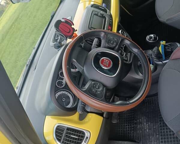 Желтый Фиат 500L, объемом двигателя 1.25 л и пробегом 85 тыс. км за 15000 $, фото 5 на Automoto.ua