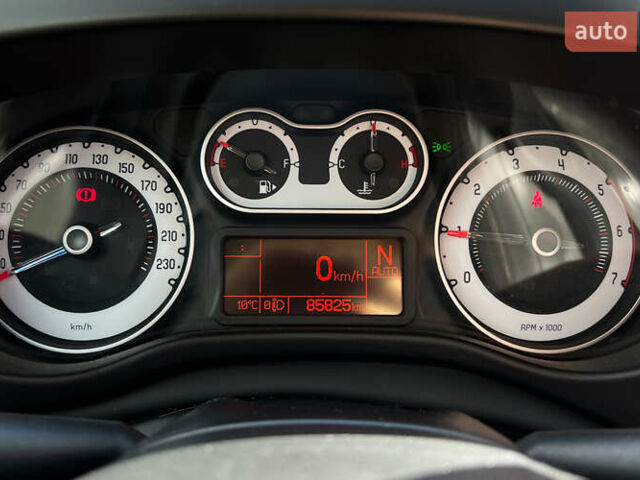 Фиат 500L 2016 в Львове на Automoto.ua Желтый Фиат 500L, объемом двигателя 1.25 л и пробегом 85 тыс. км за 14650 $, фото 13 на Automoto.ua