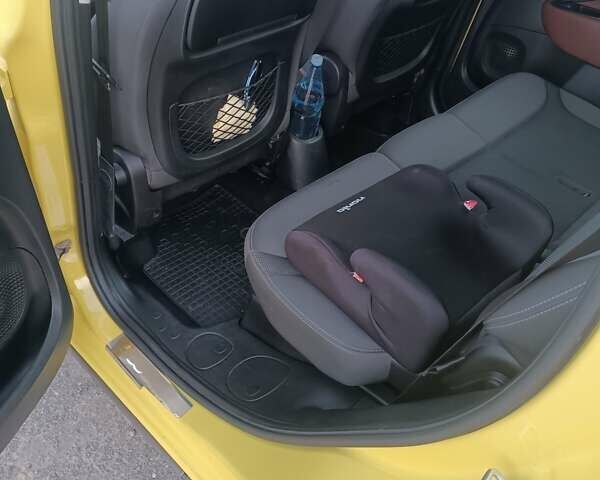 Желтый Фиат 500L, объемом двигателя 1.25 л и пробегом 85 тыс. км за 15000 $, фото 2 на Automoto.ua