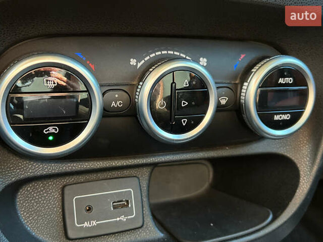 Фиат 500L 2016 в Львове на Automoto.ua Желтый Фиат 500L, объемом двигателя 1.25 л и пробегом 85 тыс. км за 14650 $, фото 16 на Automoto.ua