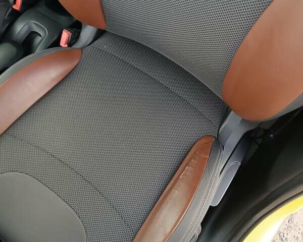 Желтый Фиат 500L, объемом двигателя 1.25 л и пробегом 85 тыс. км за 15000 $, фото 11 на Automoto.ua