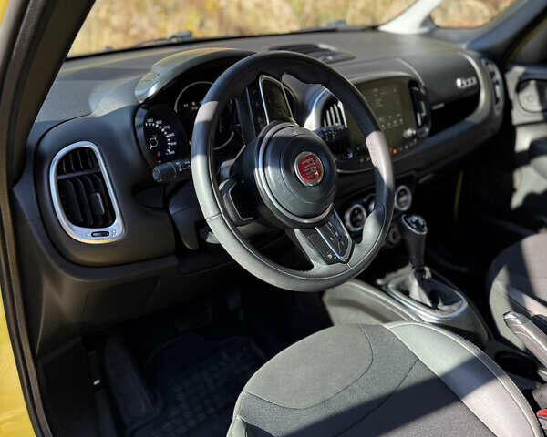 Желтый Фиат 500L, объемом двигателя 1.25 л и пробегом 56 тыс. км за 14000 $, фото 49 на Automoto.ua