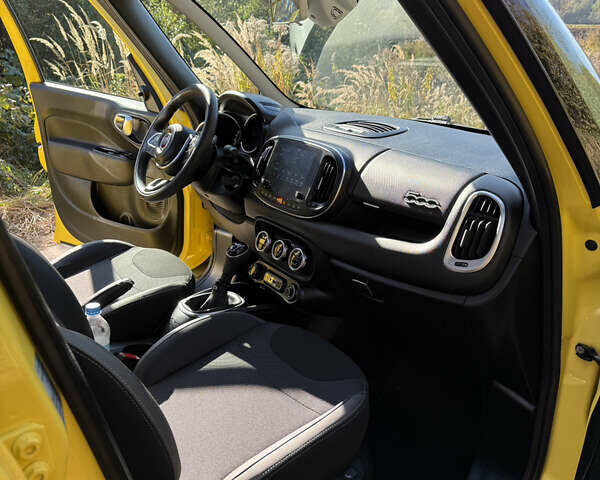 Желтый Фиат 500L, объемом двигателя 1.25 л и пробегом 56 тыс. км за 14000 $, фото 12 на Automoto.ua