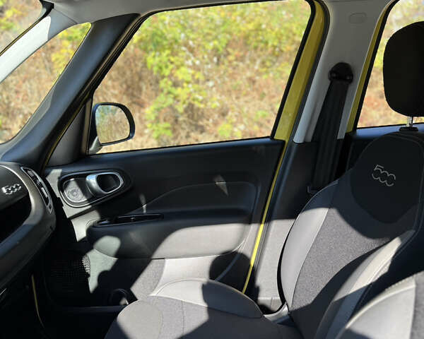 Желтый Фиат 500L, объемом двигателя 1.25 л и пробегом 56 тыс. км за 14000 $, фото 46 на Automoto.ua