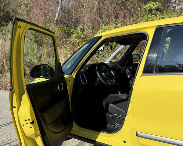 Желтый Фиат 500L, объемом двигателя 1.25 л и пробегом 56 тыс. км за 14000 $, фото 9 на Automoto.ua