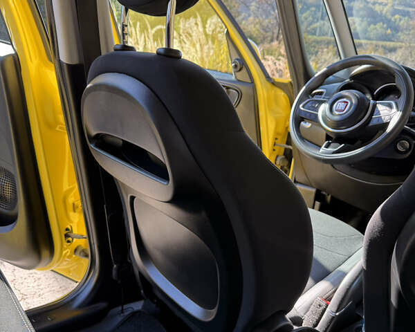 Желтый Фиат 500L, объемом двигателя 1.25 л и пробегом 56 тыс. км за 14000 $, фото 31 на Automoto.ua