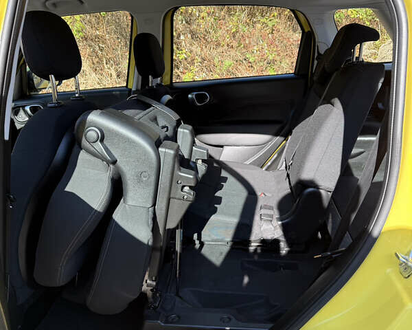 Желтый Фиат 500L, объемом двигателя 1.25 л и пробегом 56 тыс. км за 14000 $, фото 17 на Automoto.ua