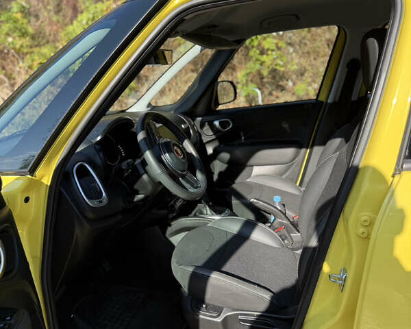 Желтый Фиат 500L, объемом двигателя 1.25 л и пробегом 56 тыс. км за 14000 $, фото 50 на Automoto.ua