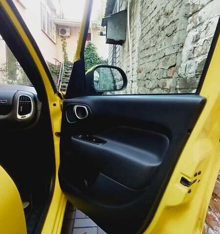 Фиат 500L 2018 в Запорожье на Automoto.ua Желтый Фиат 500L, объемом двигателя 1.37 л и пробегом 82 тыс. км за 12500 $, фото 15 на Automoto.ua