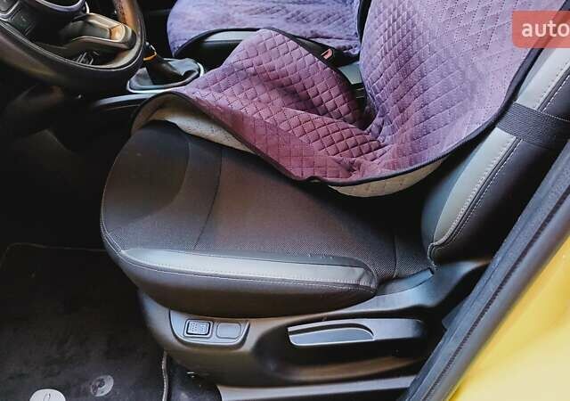 Желтый Фиат 500L, объемом двигателя 1.37 л и пробегом 86 тыс. км за 12500 $, фото 2 на Automoto.ua