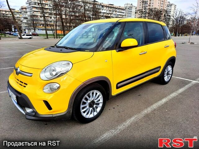 Желтый Фиат 500L, объемом двигателя 1.2 л и пробегом 106 тыс. км за 8200 $, фото 3 на Automoto.ua