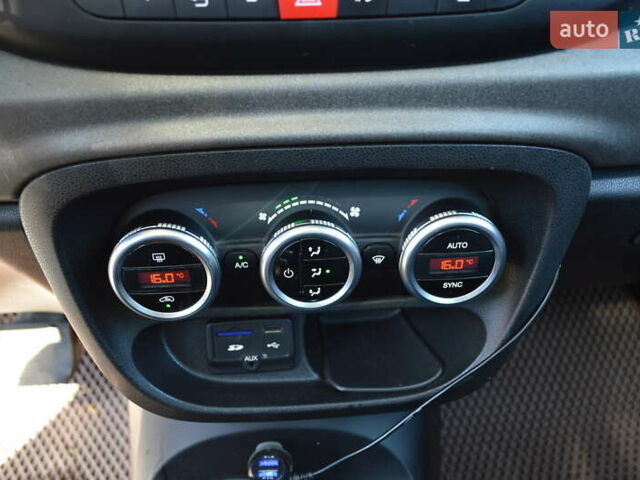 Сірий Фіат 500L, об'ємом двигуна 1.37 л та пробігом 215 тис. км за 7900 $, фото 22 на Automoto.ua