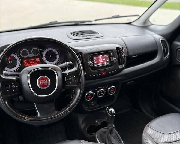 Серый Фиат 500L, объемом двигателя 1.3 л и пробегом 170 тыс. км за 8500 $, фото 2 на Automoto.ua
