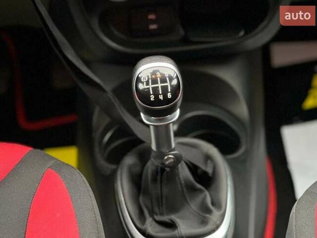 Серый Фиат 500L, объемом двигателя 1.37 л и пробегом 162 тыс. км за 8700 $, фото 15 на Automoto.ua