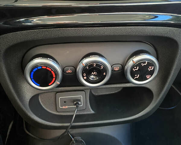 Синий Фиат 500L, объемом двигателя 1.37 л и пробегом 179 тыс. км за 7600 $, фото 14 на Automoto.ua
