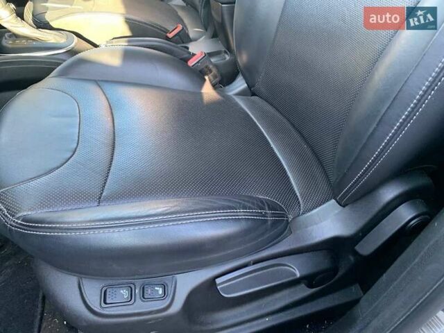 Синий Фиат 500L, объемом двигателя 1.4 л и пробегом 180 тыс. км за 10700 $, фото 18 на Automoto.ua