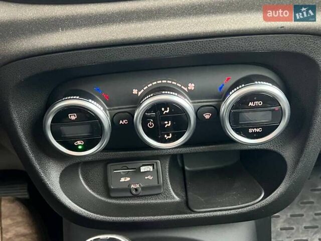 Зеленый Фиат 500L, объемом двигателя 1.37 л и пробегом 91 тыс. км за 10490 $, фото 17 на Automoto.ua