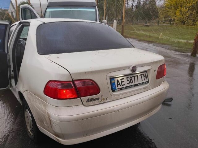 Білий Фіат Альбеа, об'ємом двигуна 1.4 л та пробігом 170 тис. км за 2000 $, фото 1 на Automoto.ua