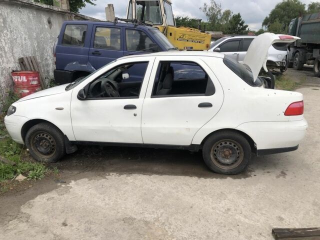 Белый Фиат Альбеа, объемом двигателя 1.4 л и пробегом 150 тыс. км за 1250 $, фото 1 на Automoto.ua