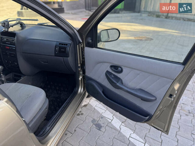 Бежевый Фиат Альбеа, объемом двигателя 1.37 л и пробегом 206 тыс. км за 3200 $, фото 13 на Automoto.ua