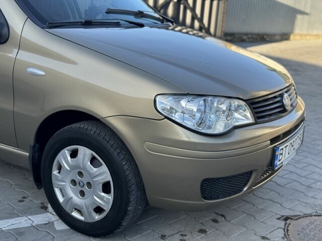 Бежевый Фиат Альбеа, объемом двигателя 1.4 л и пробегом 206 тыс. км за 3200 $, фото 3 на Automoto.ua