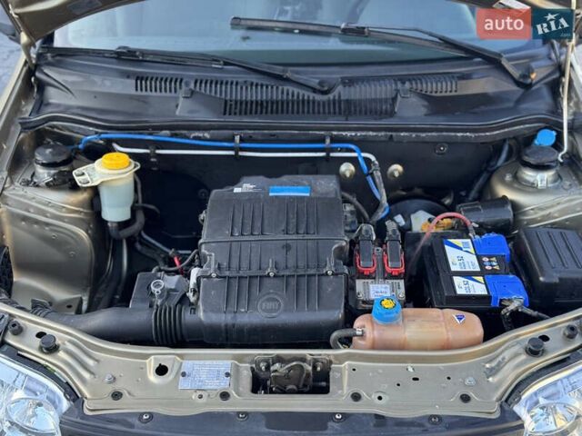 Бежевый Фиат Альбеа, объемом двигателя 1.37 л и пробегом 206 тыс. км за 3200 $, фото 17 на Automoto.ua