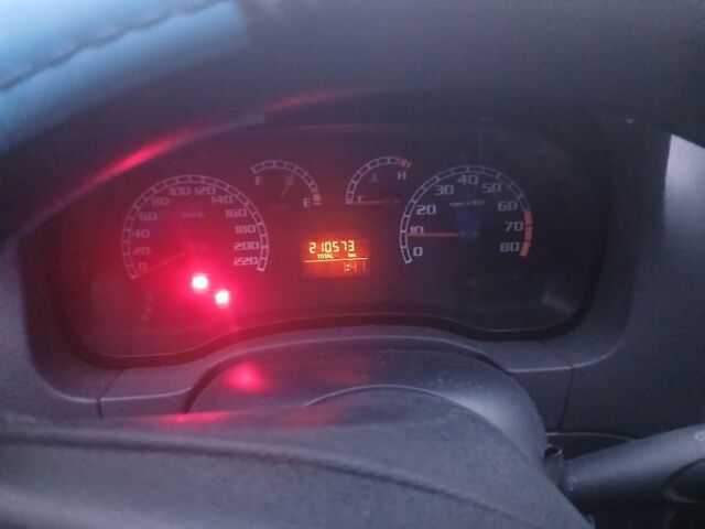 Сірий Фіат Альбеа, об'ємом двигуна 1.4 л та пробігом 2 тис. км за 2700 $, фото 3 на Automoto.ua