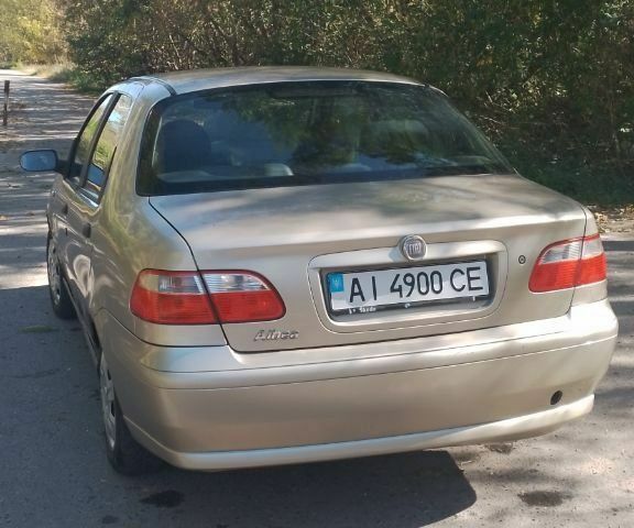 Сірий Фіат Альбеа, об'ємом двигуна 1.4 л та пробігом 200 тис. км за 1950 $, фото 1 на Automoto.ua