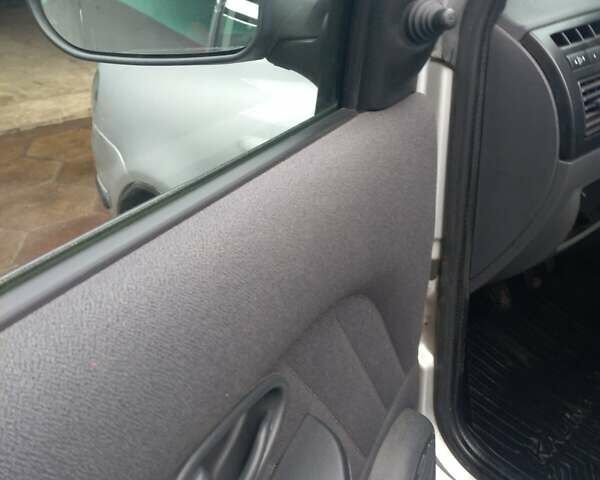 Серый Фиат Альбеа, объемом двигателя 1.4 л и пробегом 95 тыс. км за 4500 $, фото 4 на Automoto.ua