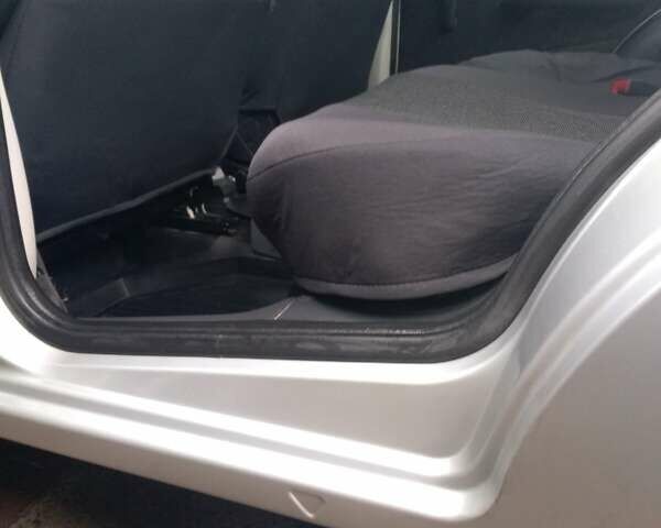 Серый Фиат Альбеа, объемом двигателя 1.4 л и пробегом 95 тыс. км за 4500 $, фото 7 на Automoto.ua