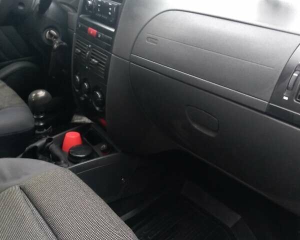 Серый Фиат Альбеа, объемом двигателя 1.4 л и пробегом 95 тыс. км за 4500 $, фото 2 на Automoto.ua