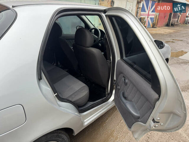 Серый Фиат Альбеа, объемом двигателя 1.4 л и пробегом 160 тыс. км за 2850 $, фото 3 на Automoto.ua