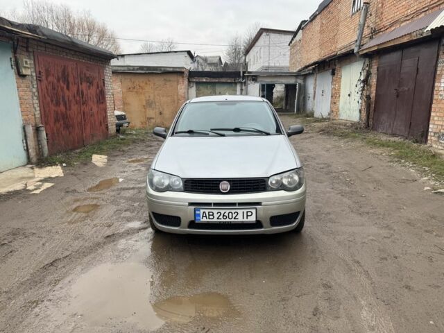 Серый Фиат Альбеа, объемом двигателя 1.4 л и пробегом 160 тыс. км за 2850 $, фото 1 на Automoto.ua