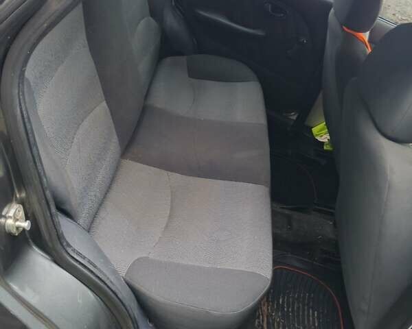 Серый Фиат Альбеа, объемом двигателя 1.4 л и пробегом 149 тыс. км за 4300 $, фото 5 на Automoto.ua