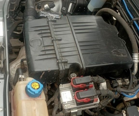 Серый Фиат Альбеа, объемом двигателя 1.4 л и пробегом 149 тыс. км за 4600 $, фото 3 на Automoto.ua