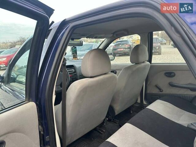 Синий Фиат Альбеа, объемом двигателя 1.37 л и пробегом 255 тыс. км за 3300 $, фото 6 на Automoto.ua