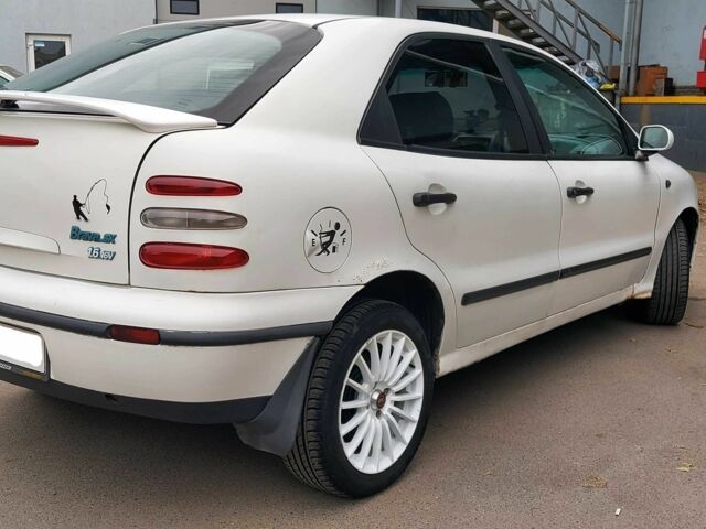 Белый Фиат Брава, объемом двигателя 1.6 л и пробегом 367 тыс. км за 1700 $, фото 5 на Automoto.ua