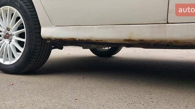 Білий Фіат Брава, об'ємом двигуна 1.58 л та пробігом 367 тис. км за 1700 $, фото 17 на Automoto.ua