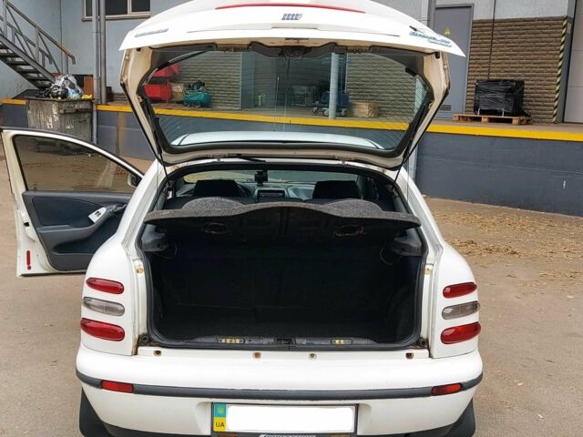 Белый Фиат Брава, объемом двигателя 1.6 л и пробегом 367 тыс. км за 1700 $, фото 7 на Automoto.ua