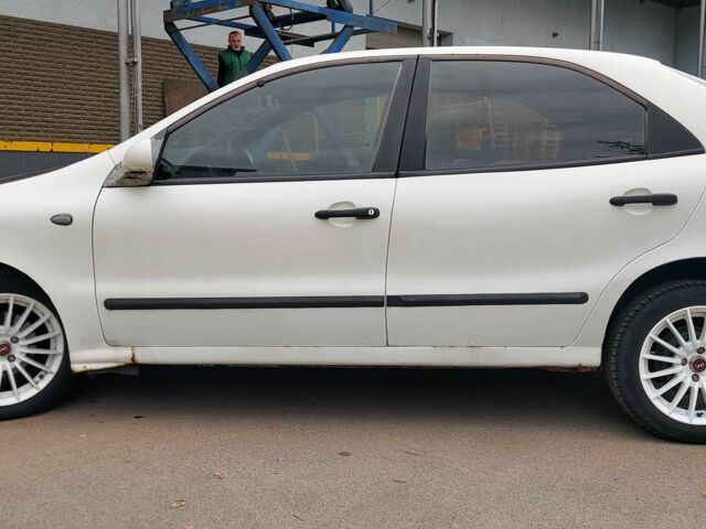 Белый Фиат Брава, объемом двигателя 1.6 л и пробегом 367 тыс. км за 1700 $, фото 2 на Automoto.ua